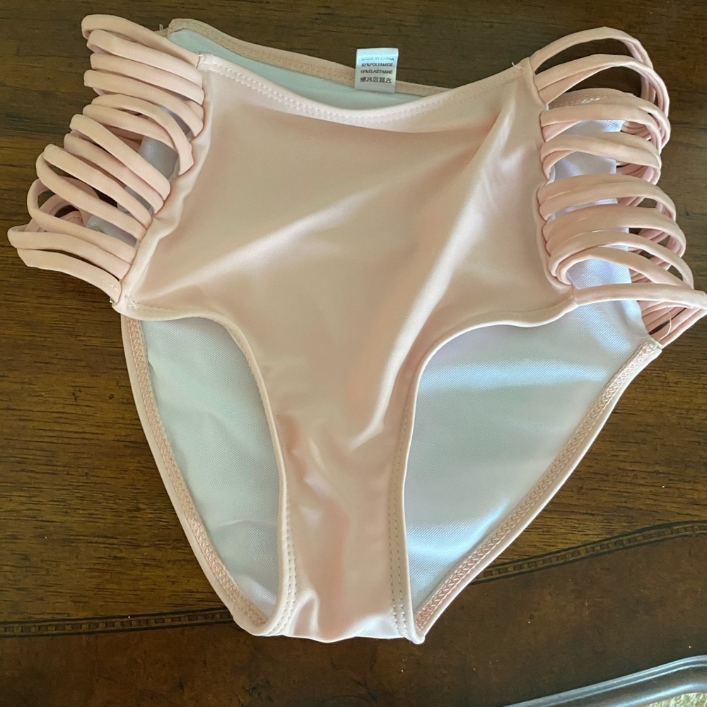 Sexy Ruffle & Strappy Bikini - Picture 3 of 5